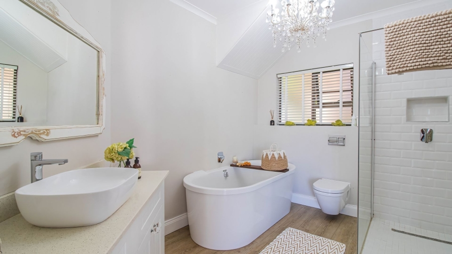 5 Bedroom Property for Sale in Beacon Bay Eastern Cape